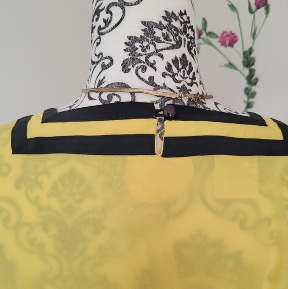 Yellow square neck chagall shirt - Picture 6 of 11